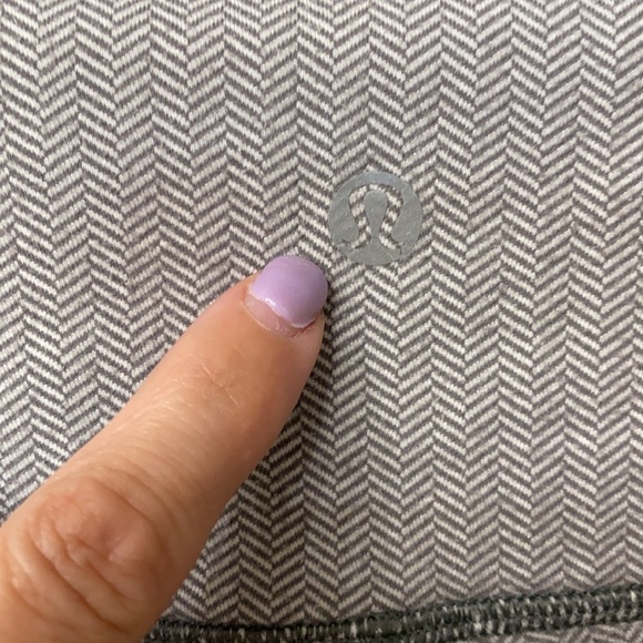 Lululemon grey pattern crop pants size 8 - Picture 9 of 12